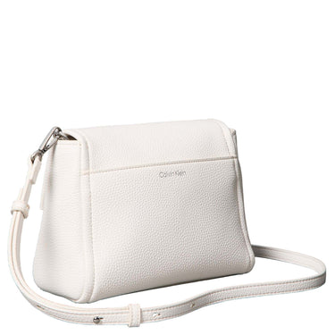 Calvin Klein Emblem Pebb - Bolso bandolera (white alyssum)