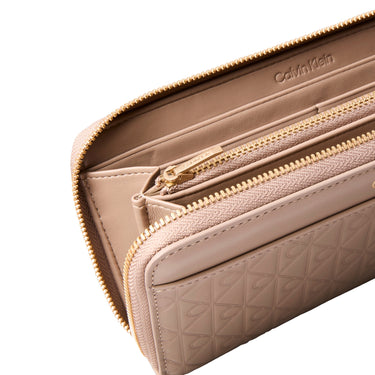 Calvin Klein Emblem Embossed - Portefeuille 4cc 19 cm (couleur : desert taupe)