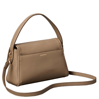 Calvin Klein Emblem Pebb - Schultertasche (desert taupe)